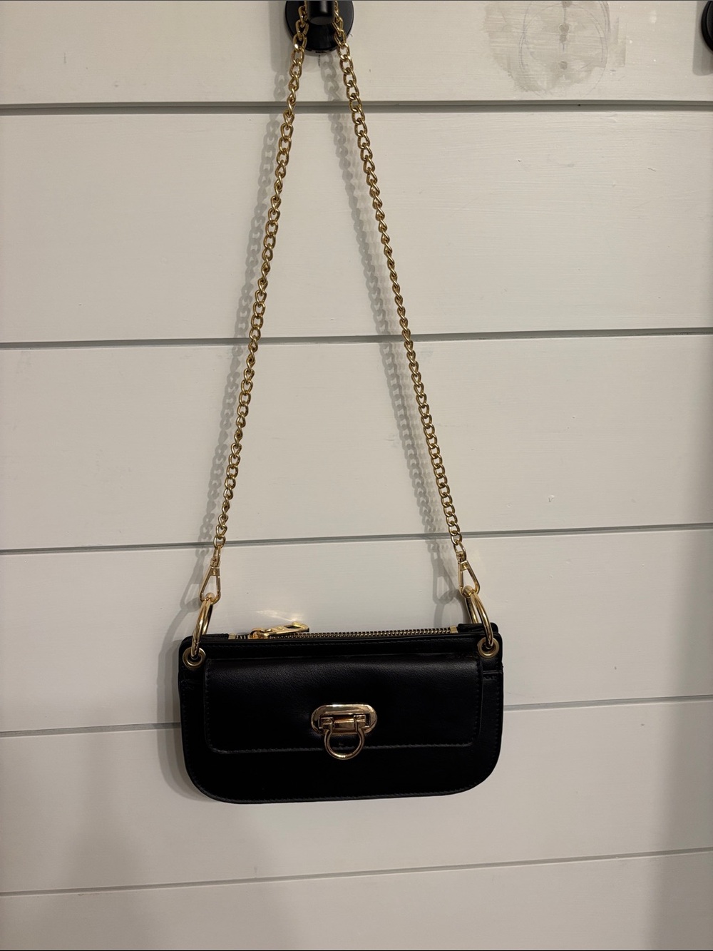Black Women's Chain Strap Shoulder Bag with Gold Hardware